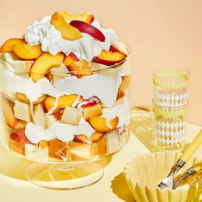 peach-cobbler-trifle-recipe-0820foo-fbe1890eebf54fc1a31db5c8ff4102d1